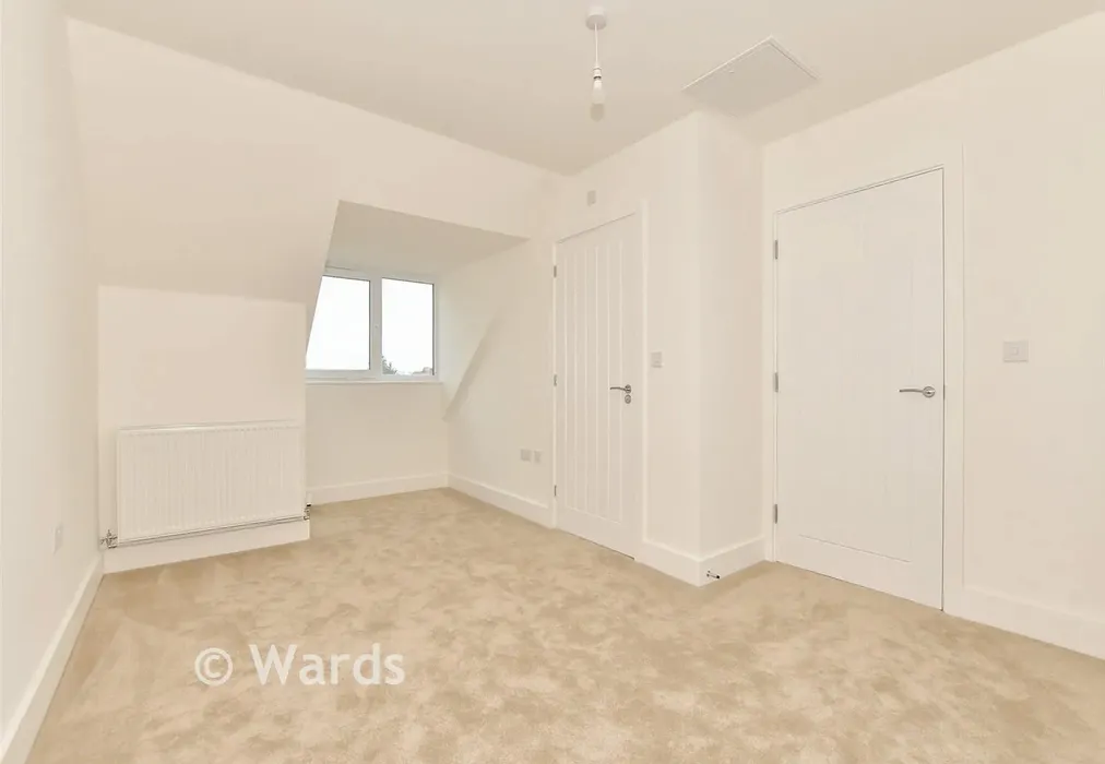 Bedroom 1 - Sutherland Park, Boundary Road, Hythe, Kent - Wards of Kent