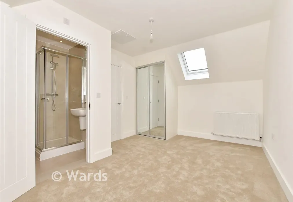 Bedroom 1 - Sutherland Park, Boundary Road, Hythe, Kent - Wards of Kent