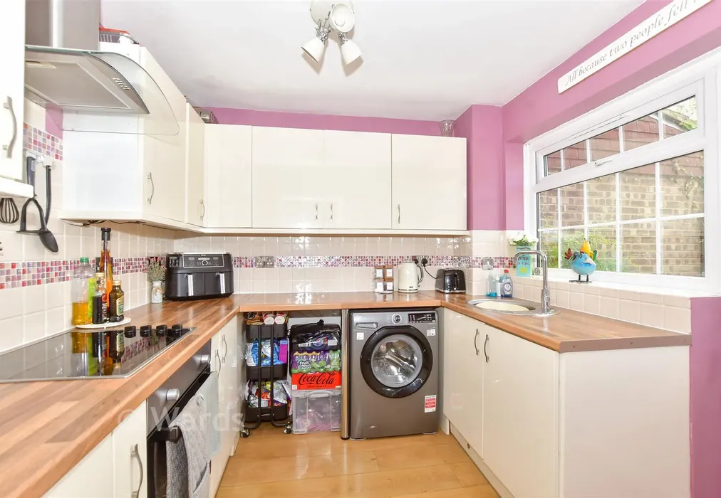 Kitchen - Colemans Close, Lydd, Kent - Wards of Kent