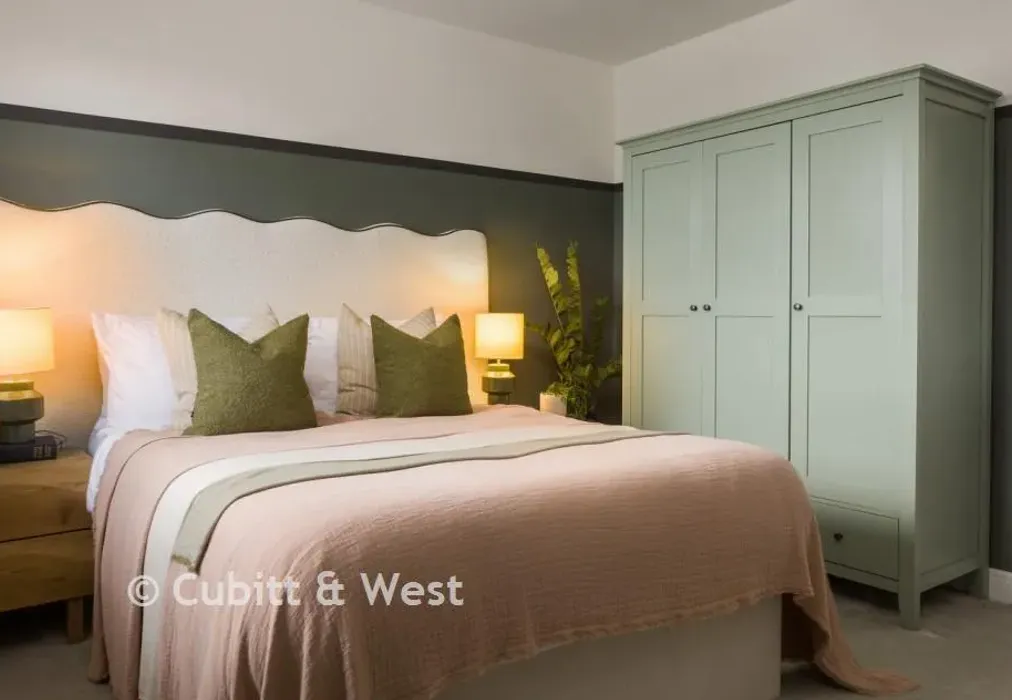 Bedroom & En-Suite - Heather Lane, The Cygnets, South Chailey, East Sussex - Wards of Kent