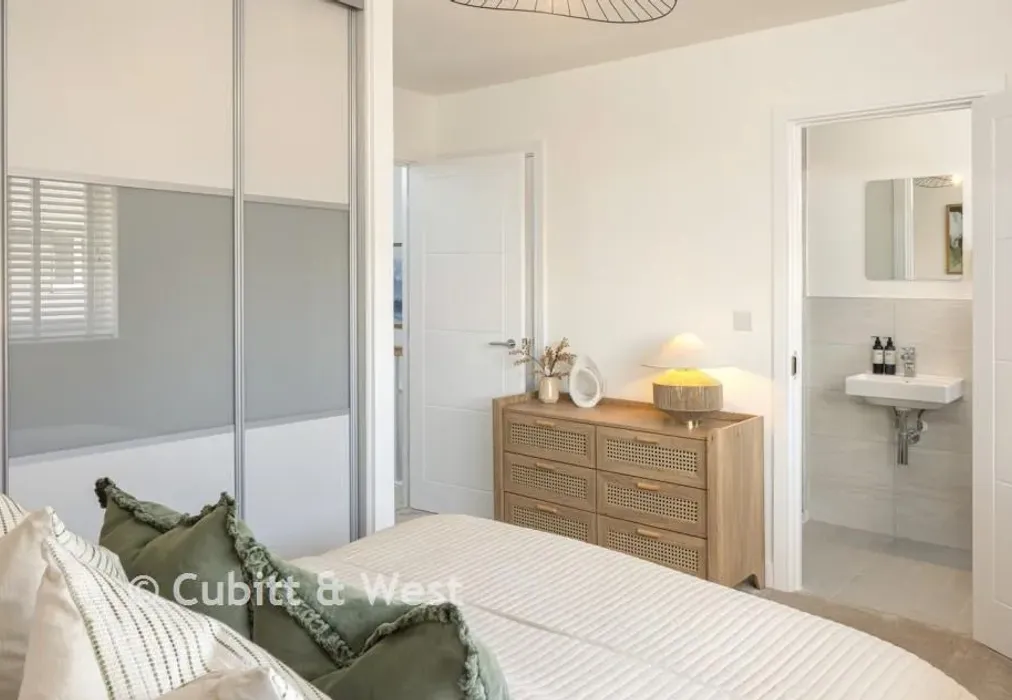 Bedroom & En-Suite - Heather Lane, The Cygnets, South Chailey, East Sussex - Wards of Kent