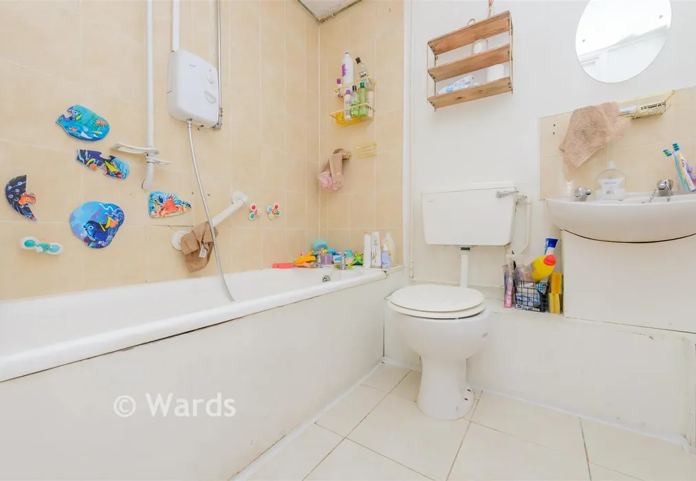 Bathroom - High Street, Northfleet, Gravesend, Kent - Wards of Kent