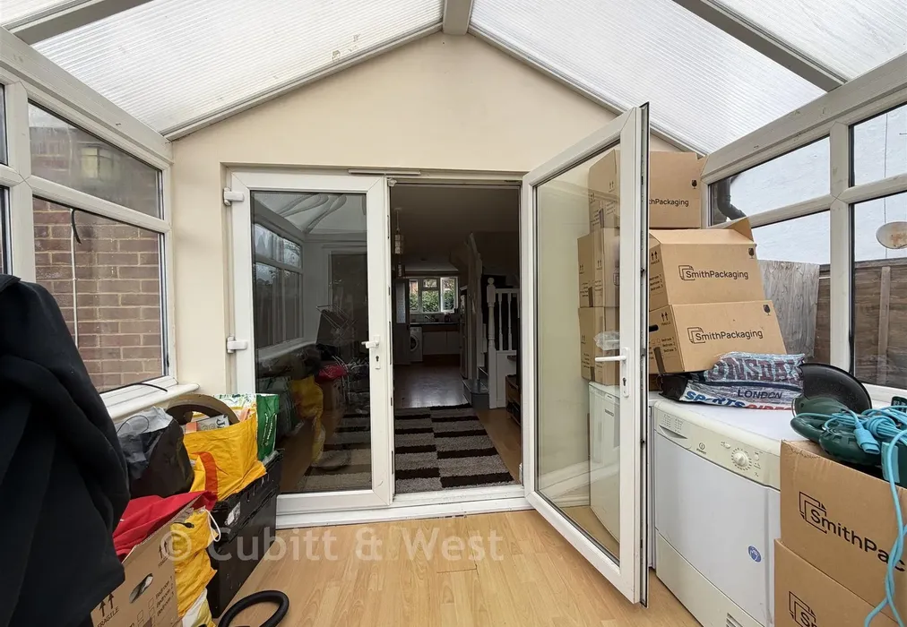 Conservatory - Colman Way, Redhill, Surrey - Wards of Kent
