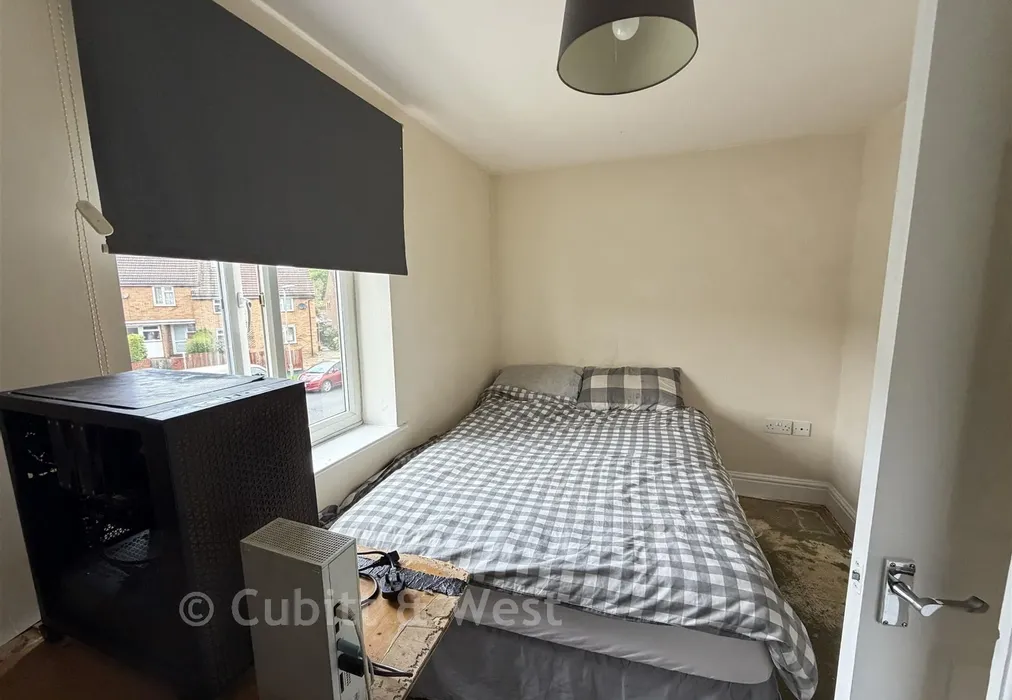 Bedroom 2 - Colman Way, Redhill, Surrey - Wards of Kent