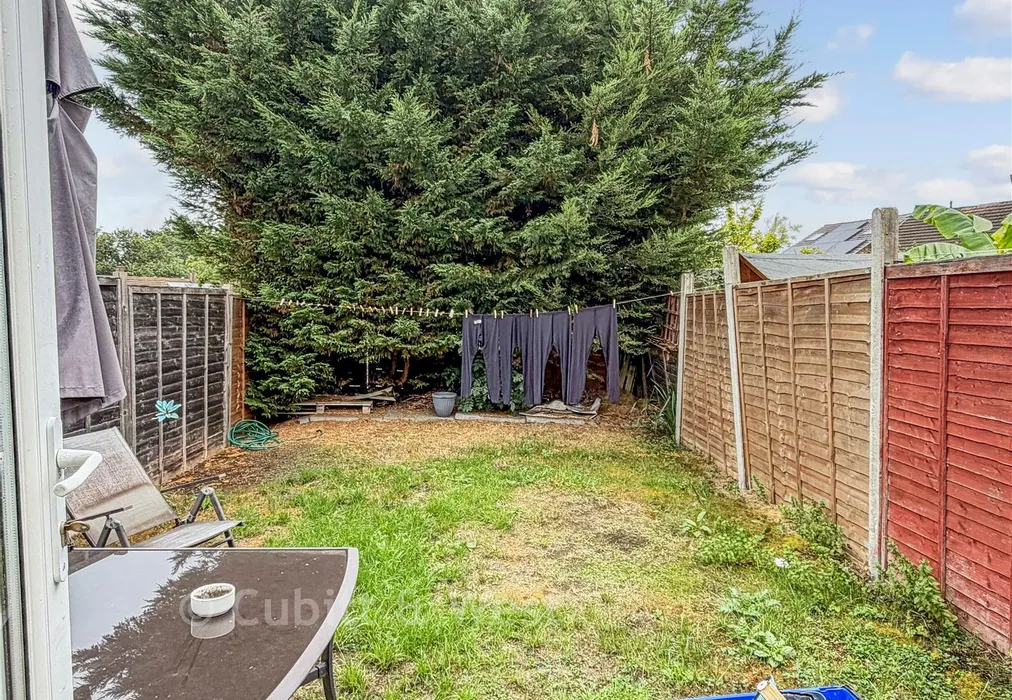 Rear Garden - Colman Way, Redhill, Surrey - Wards of Kent
