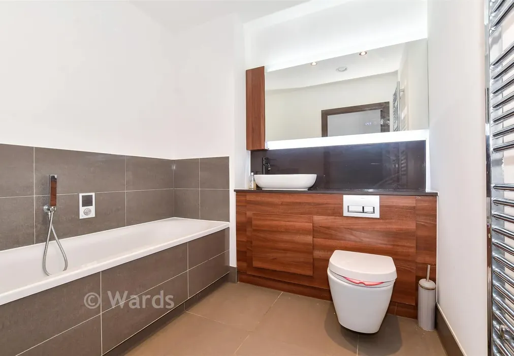 Bathroom - Waterhouse Avenue, Maidstone, Kent - Wards of Kent
