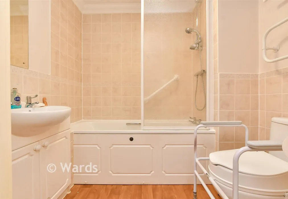 Bathroom - Wealdhurst Park, Broadstairs, Kent - Wards of Kent