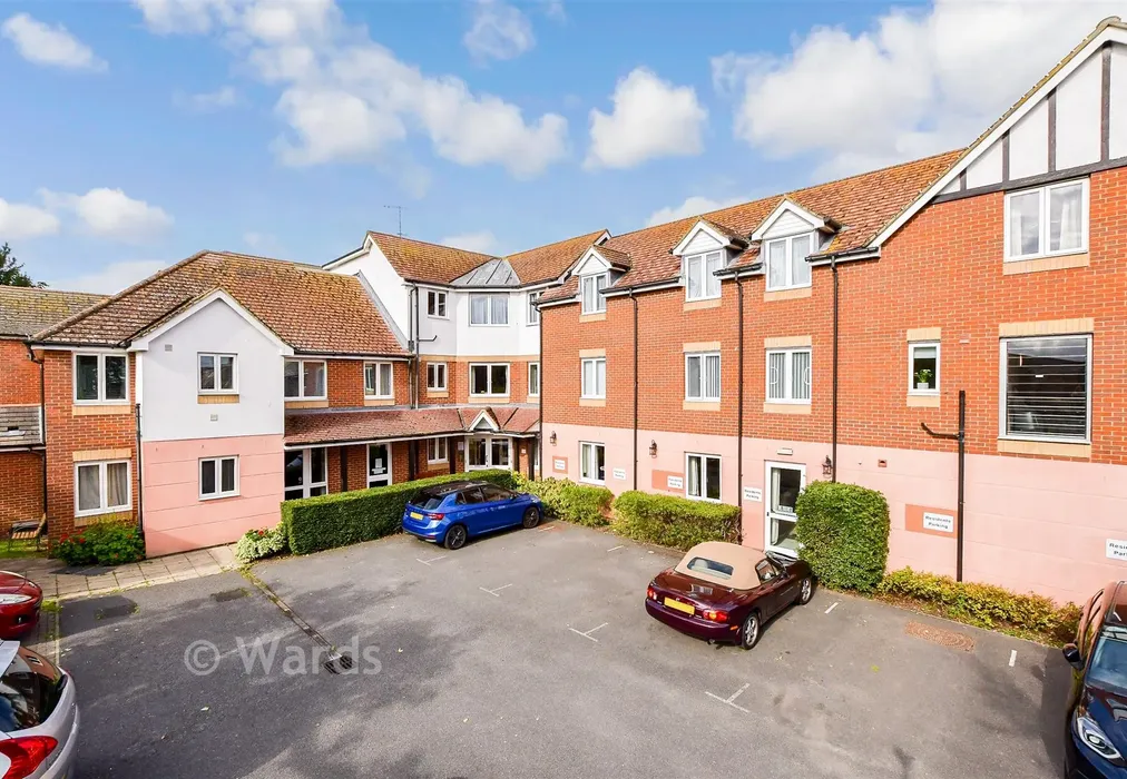 Driveway/Parking - Wealdhurst Park, Broadstairs, Kent - Wards of Kent