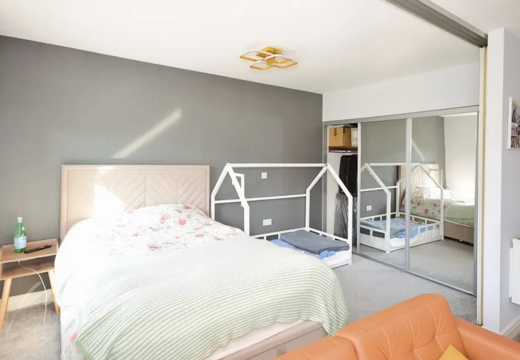 marina bedroom - Marina Heights Pearl Lane ME7 - Wards of Kent