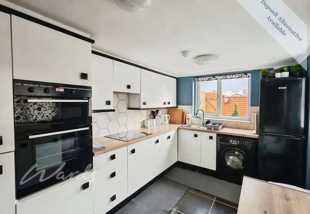Kitchen - Buckland Avenue Dover CT16 - Wards of Kent