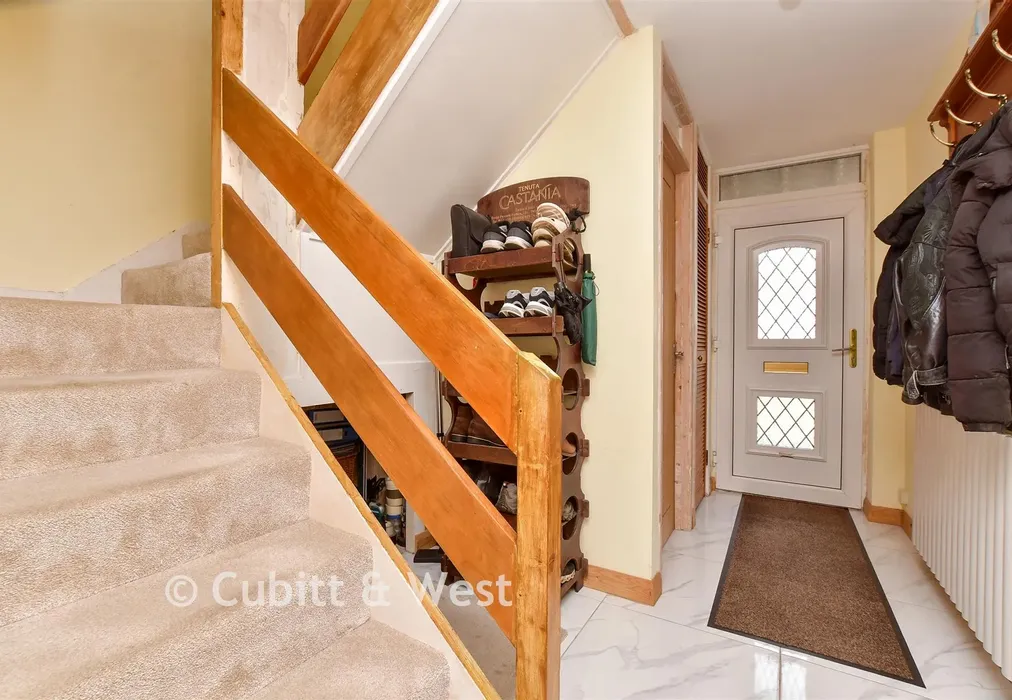 Entrance Hall - Observatory Walk, Redhill, Surrey - Wards of Kent