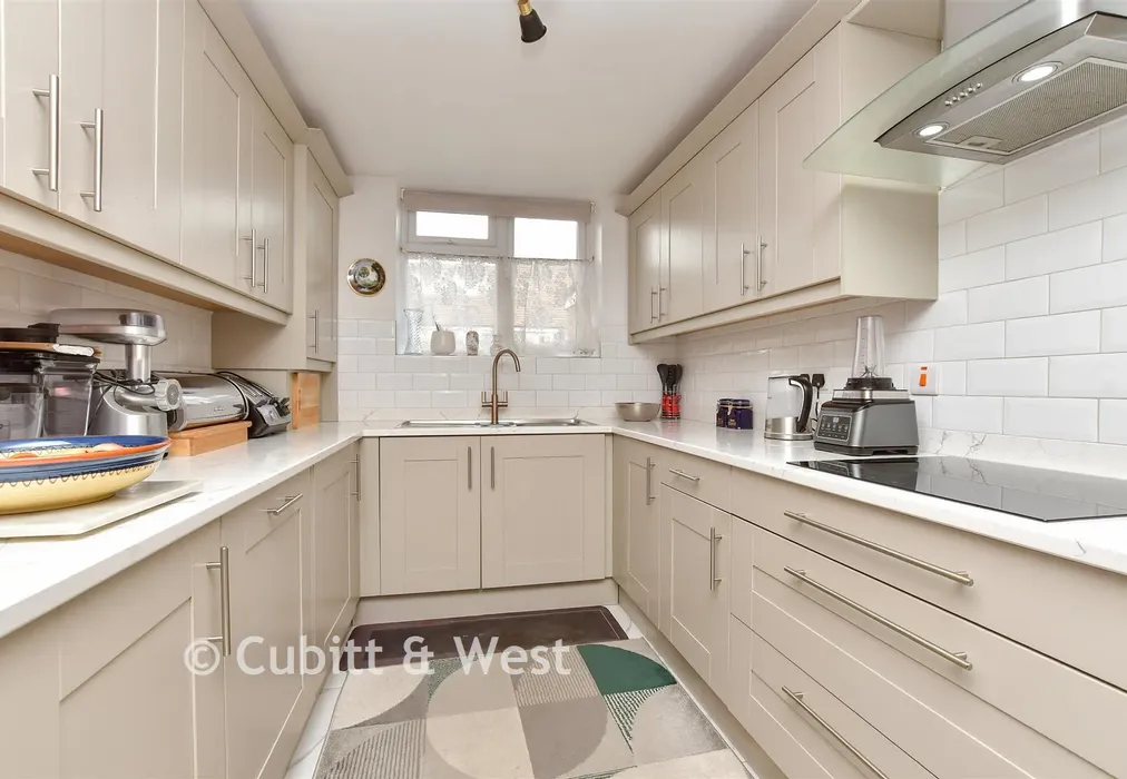 Kitchen - Observatory Walk, Redhill, Surrey - Wards of Kent