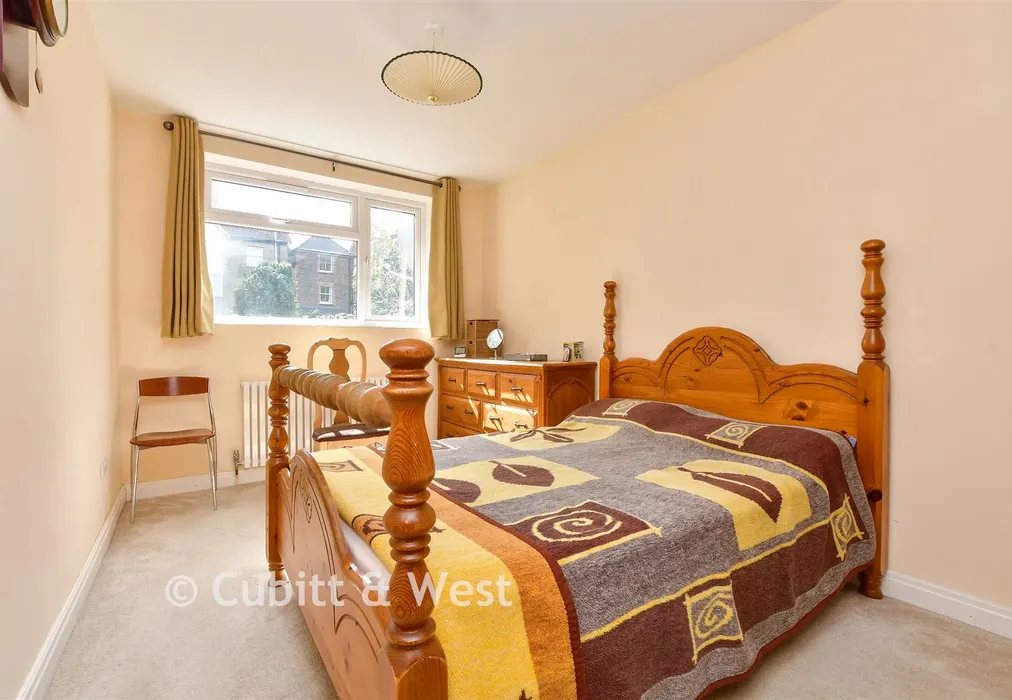 Bedroom 1 - Observatory Walk, Redhill, Surrey - Wards of Kent
