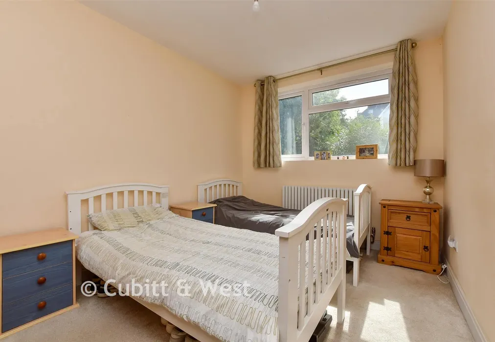 Bedroom 2 - Observatory Walk, Redhill, Surrey - Wards of Kent
