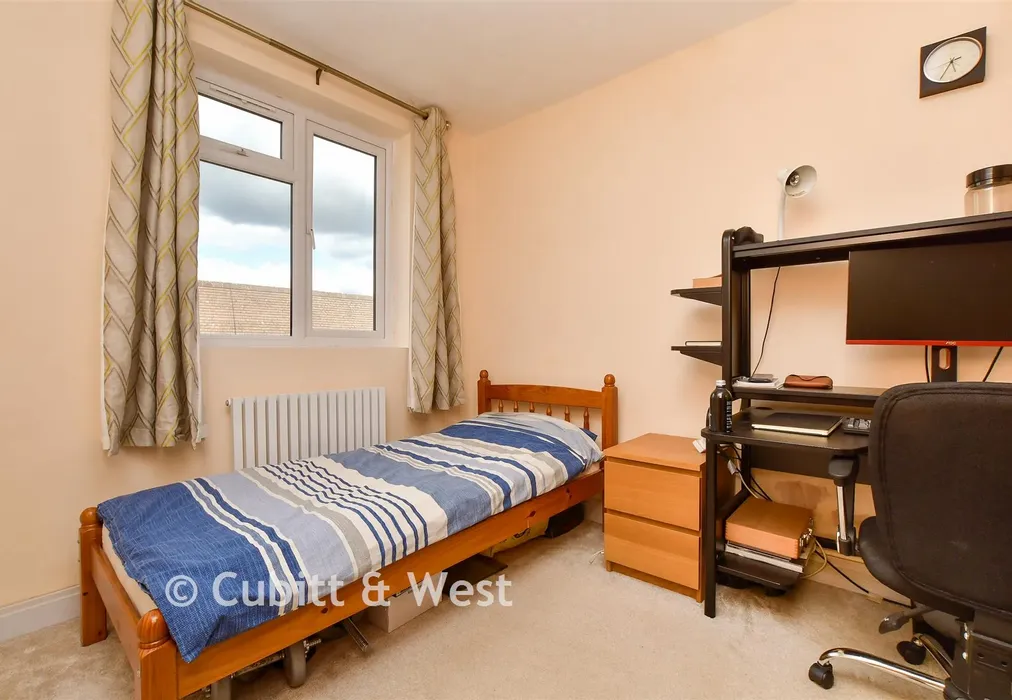 Bedroom 3 - Observatory Walk, Redhill, Surrey - Wards of Kent