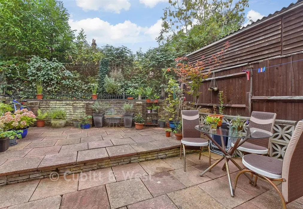 Rear Garden - Observatory Walk, Redhill, Surrey - Wards of Kent