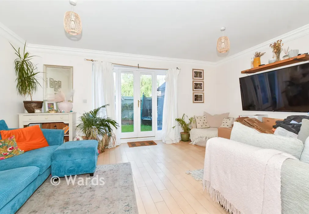 Lounge - Anisa Close, Kings Hill, West Malling, Kent - Wards of Kent