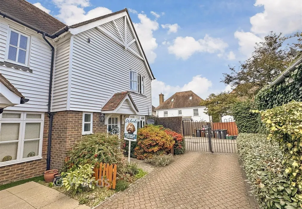 Front. - Anisa Close, Kings Hill, West Malling, Kent - Wards of Kent