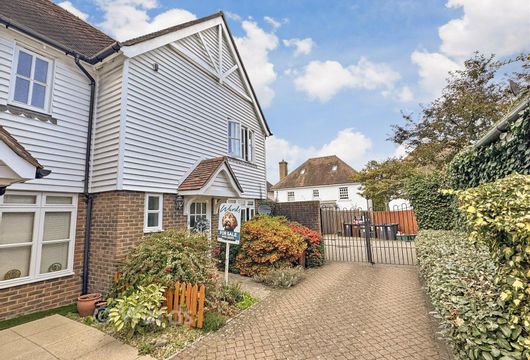 Anisa Close, Kings Hill, West Malling, Kent - Wards of Kent