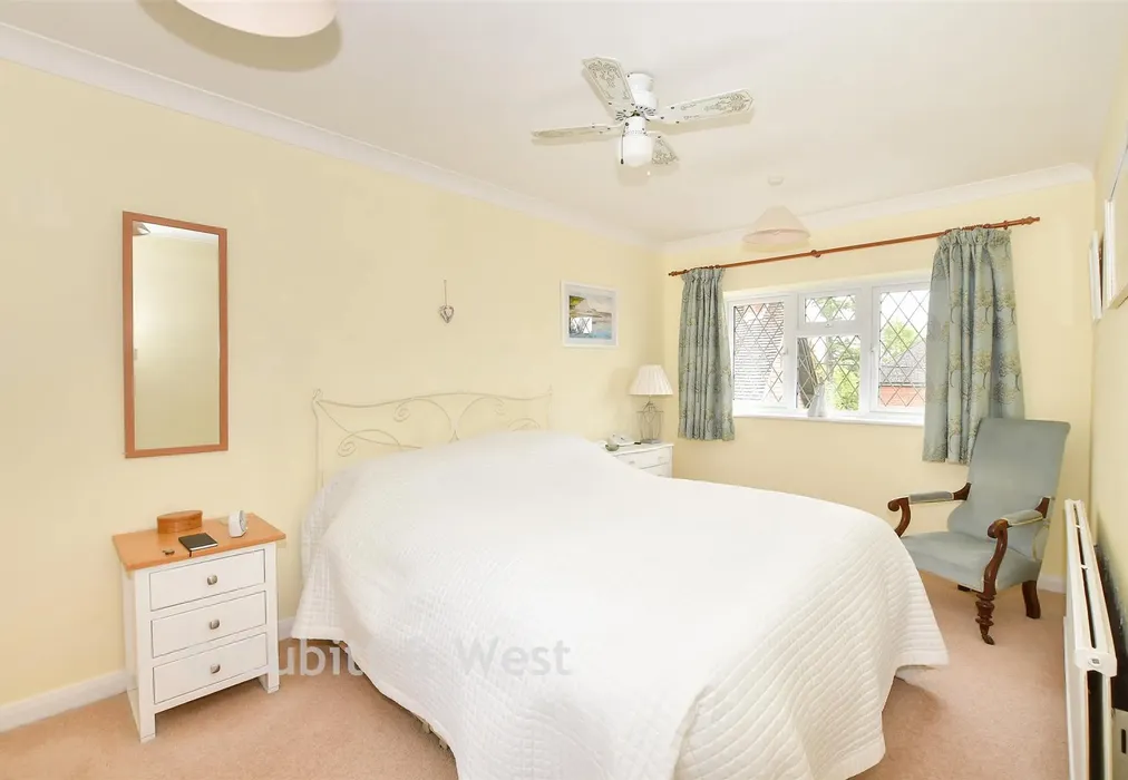 Bedroom 1 - High Street, Buxted, Uckfield, East Sussex - Wards of Kent