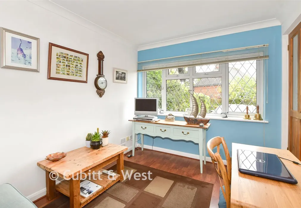 Family Room - High Street, Buxted, Uckfield, East Sussex - Wards of Kent