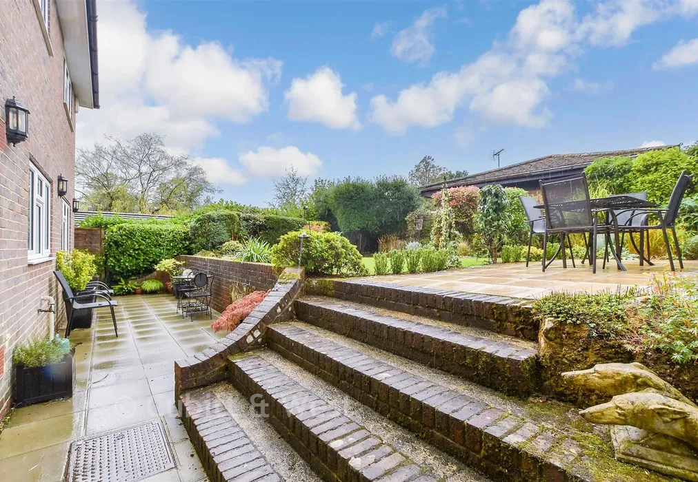 Rear Garden - High Street, Buxted, Uckfield, East Sussex - Wards of Kent