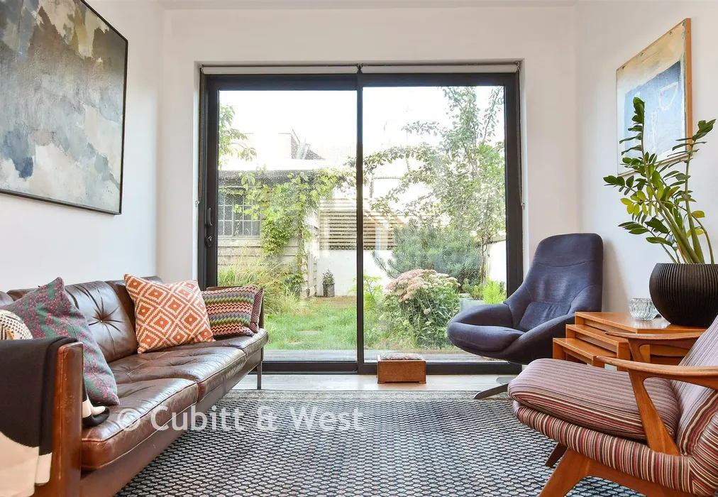 Internal Lifestyle Photograph - Brading Road, Brighton, East Sussex - Wards of Kent