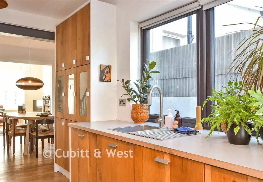 Internal Lifestyle Photograph - Brading Road, Brighton, East Sussex - Wards of Kent