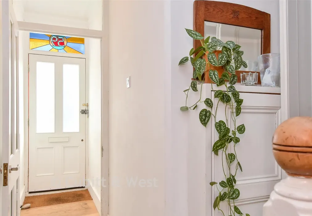Entrance Hall - Brading Road, Brighton, East Sussex - Wards of Kent