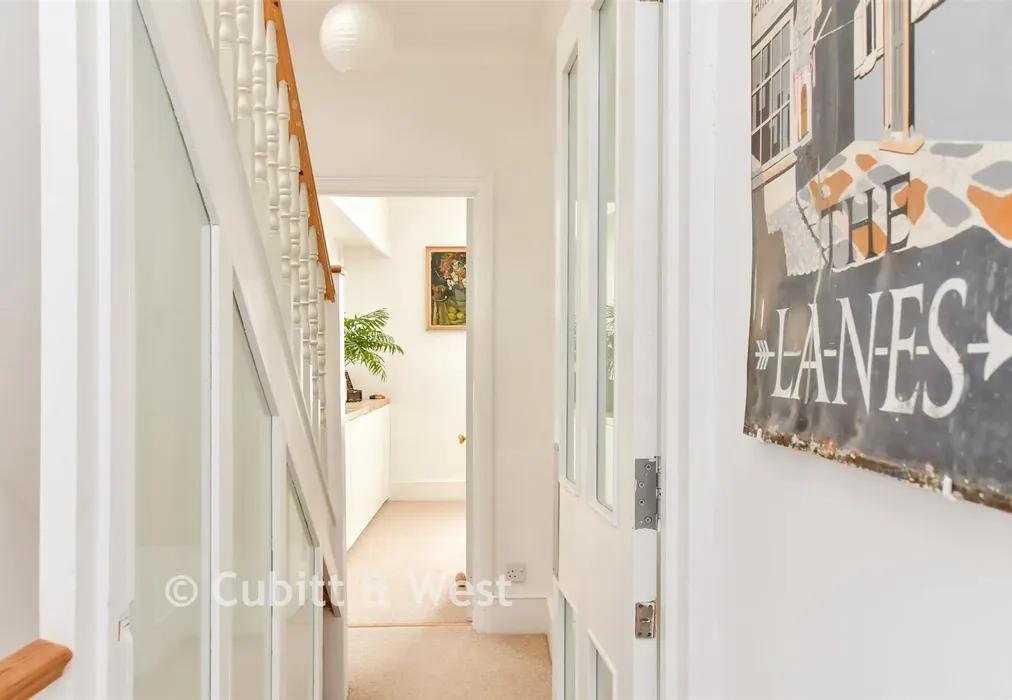 Internal Lifestyle Photograph - Brading Road, Brighton, East Sussex - Wards of Kent