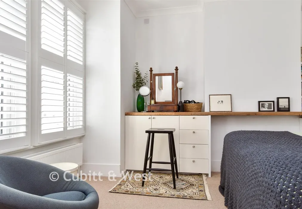 Internal Lifestyle Photograph - Brading Road, Brighton, East Sussex - Wards of Kent