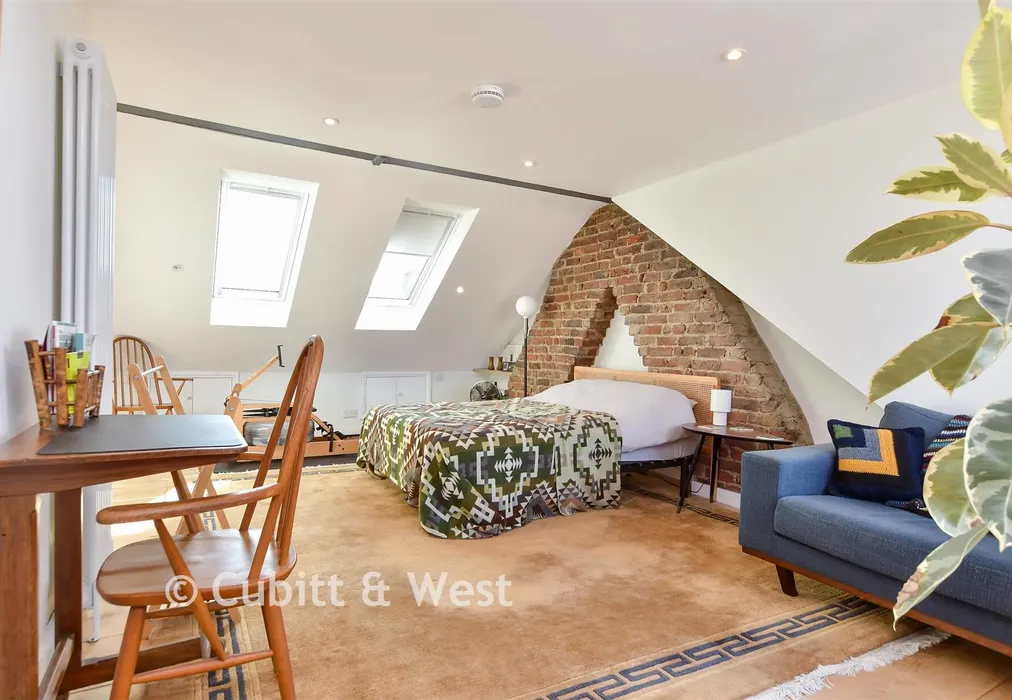 Bedroom 1 - Brading Road, Brighton, East Sussex - Wards of Kent