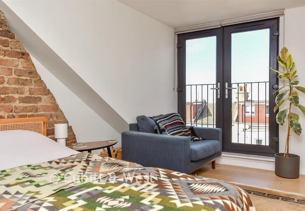 Internal Lifestyle Photograph - Brading Road, Brighton, East Sussex - Wards of Kent