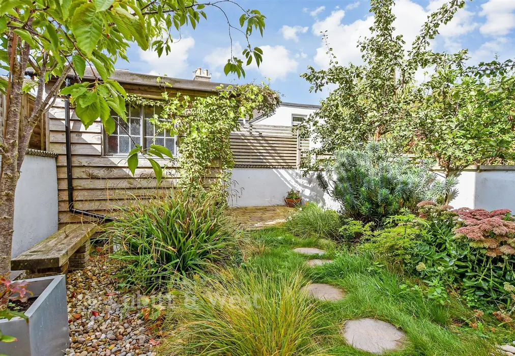 Rear Garden - Brading Road, Brighton, East Sussex - Wards of Kent