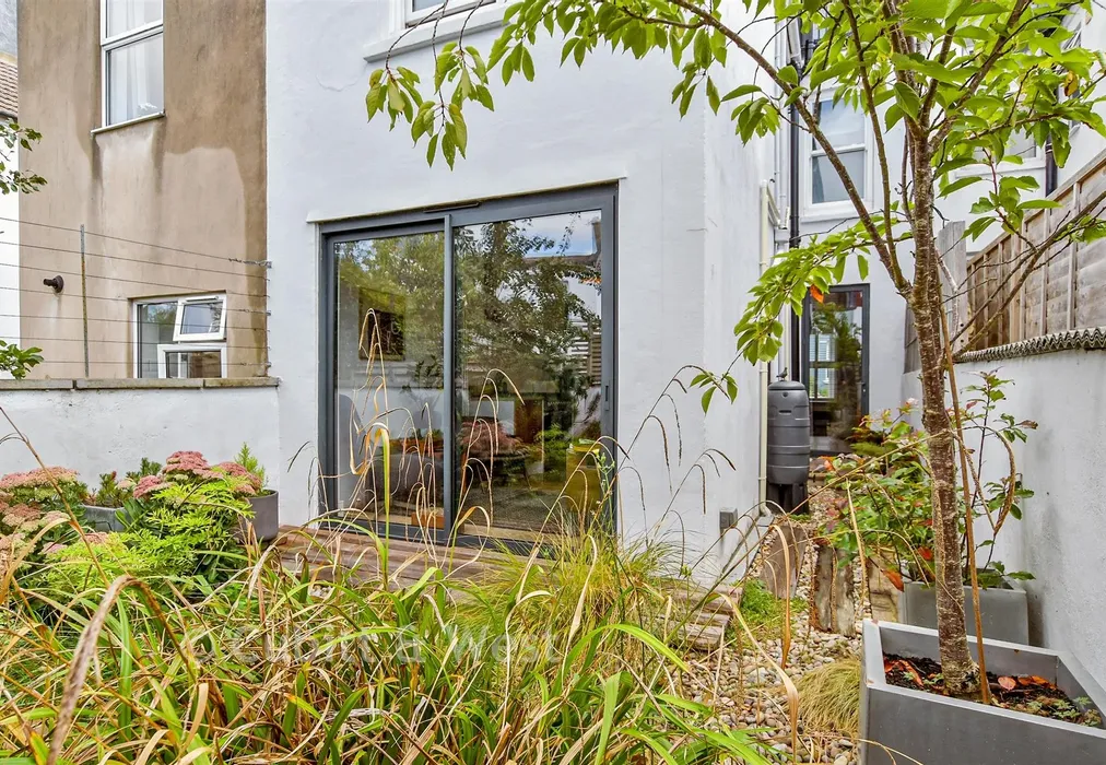 Rear Garden - Brading Road, Brighton, East Sussex - Wards of Kent
