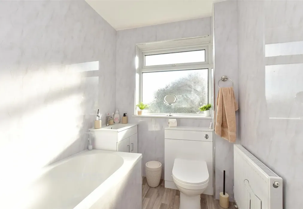 Bathroom - Raleigh Way, Minster-On-Sea, Kent - Wards of Kent