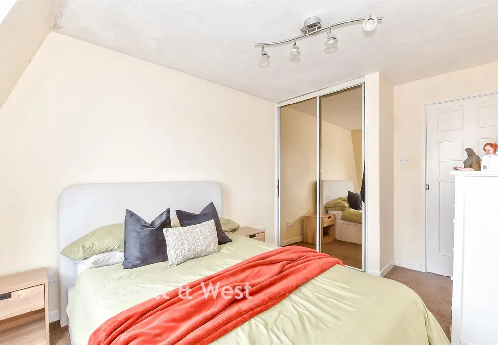 Bedroom 1 - Ashby Place, Southsea, Hampshire - Wards of Kent