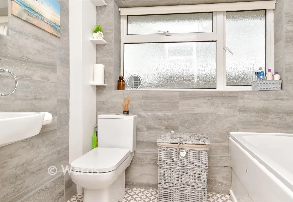 Bathroom - Clive Road, Sittingbourne, Kent - Wards of Kent