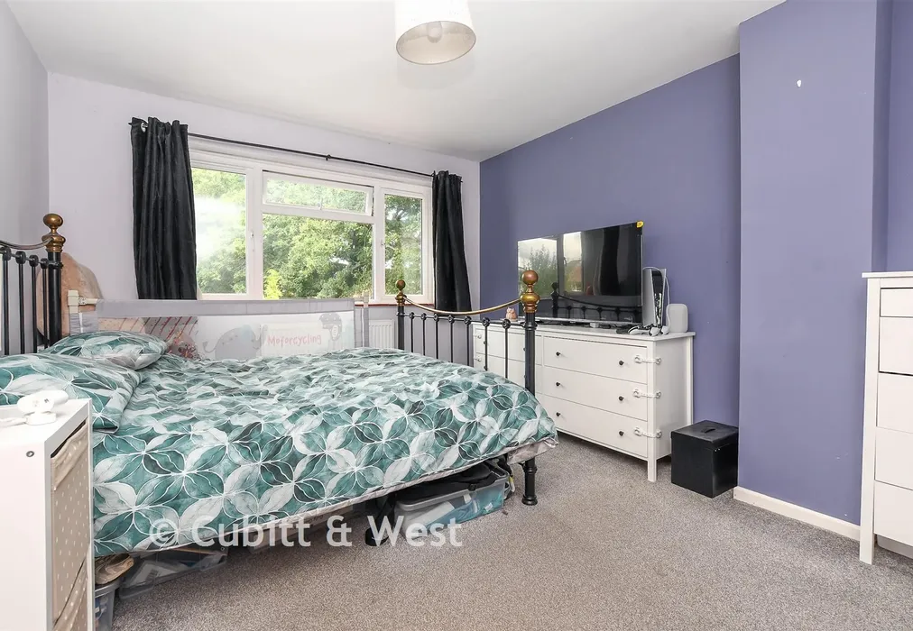 Bedroom 3 - The Meadway, Horley, Surrey - Wards of Kent