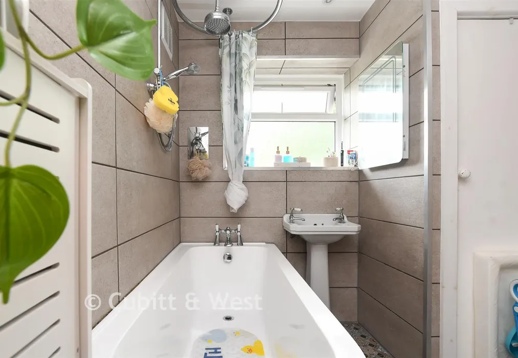 Bathroom - The Meadway, Horley, Surrey - Wards of Kent