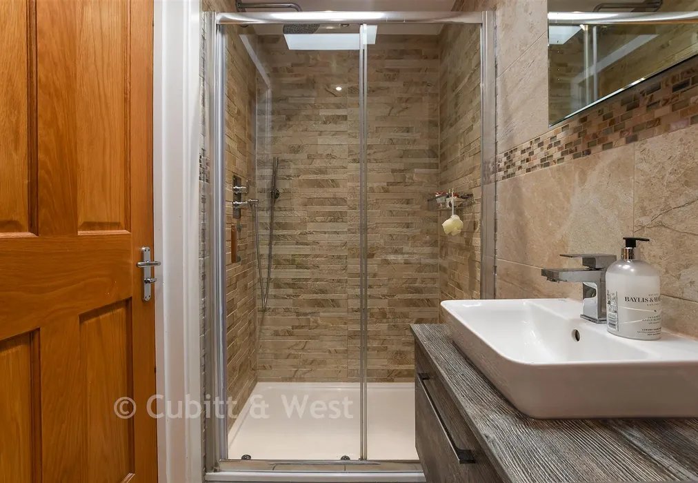 Shower Room - The Meadway, Horley, Surrey - Wards of Kent