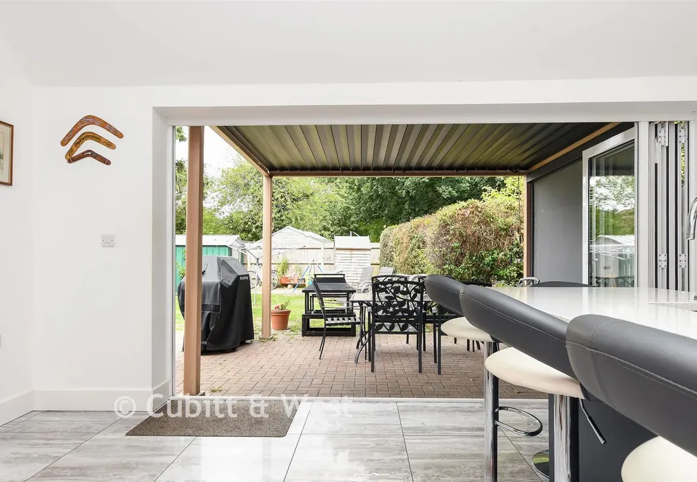 Kitchen/Family Room - The Meadway, Horley, Surrey - Wards of Kent