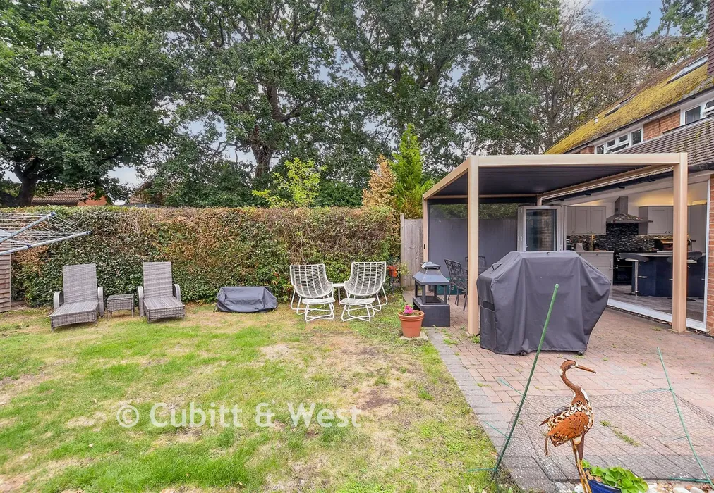 Rear Garden - The Meadway, Horley, Surrey - Wards of Kent