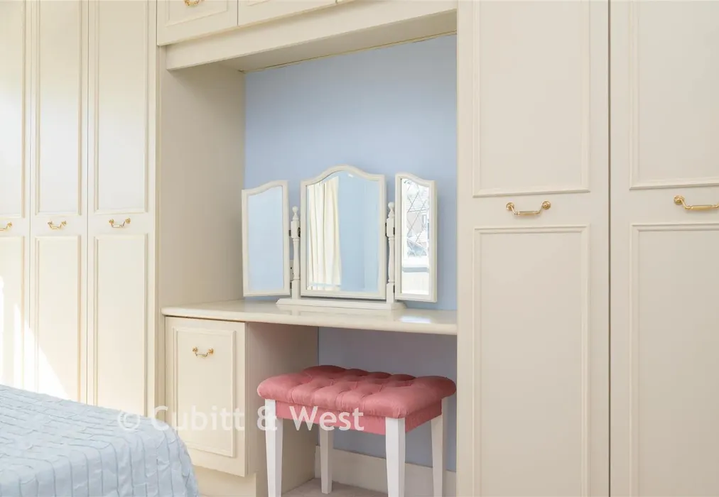 Internal Lifestyle Photograph - Epsom Lane South, Tadworth, Surrey - Wards of Kent