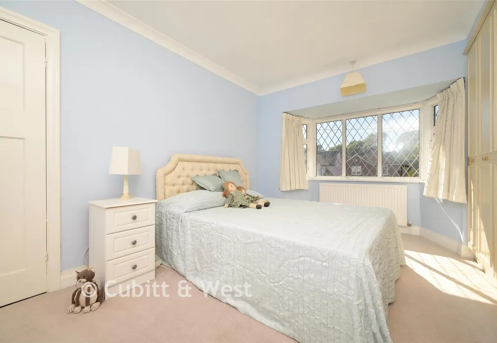 Bedroom 1 - Epsom Lane South, Tadworth, Surrey - Wards of Kent