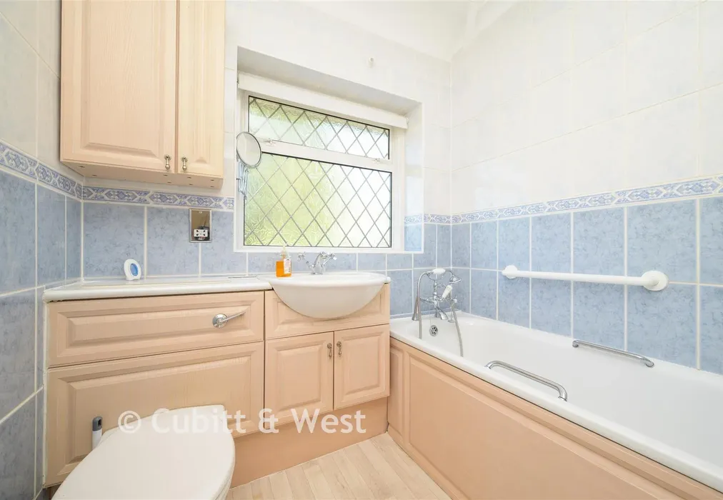 Bathroom - Epsom Lane South, Tadworth, Surrey - Wards of Kent