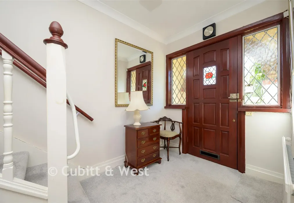 Entrance Hall - Epsom Lane South, Tadworth, Surrey - Wards of Kent