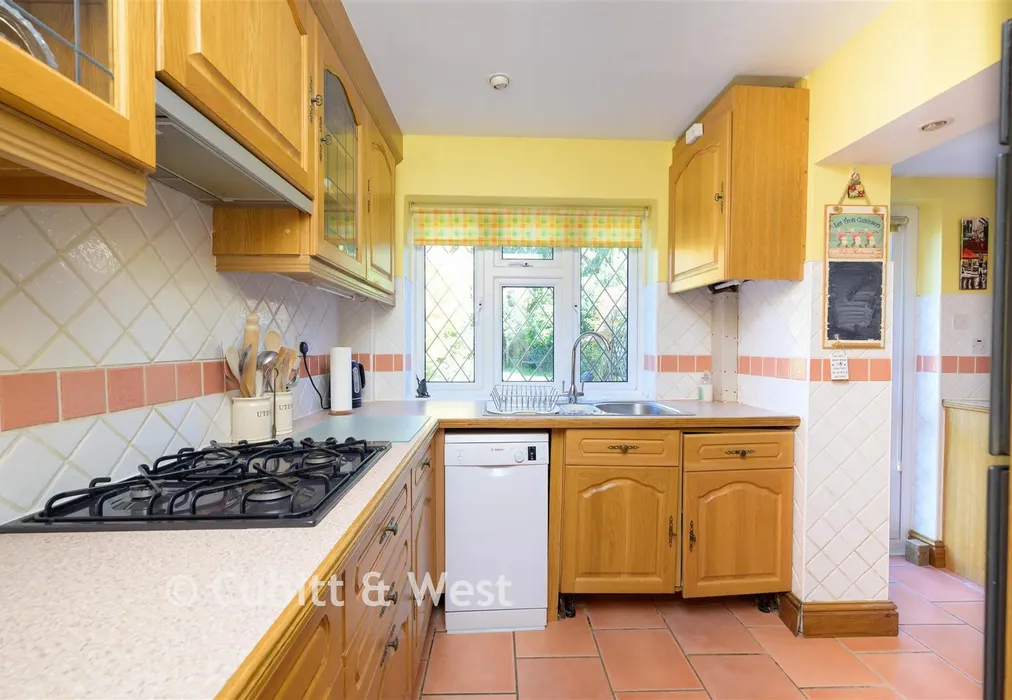 Kitchen - Epsom Lane South, Tadworth, Surrey - Wards of Kent