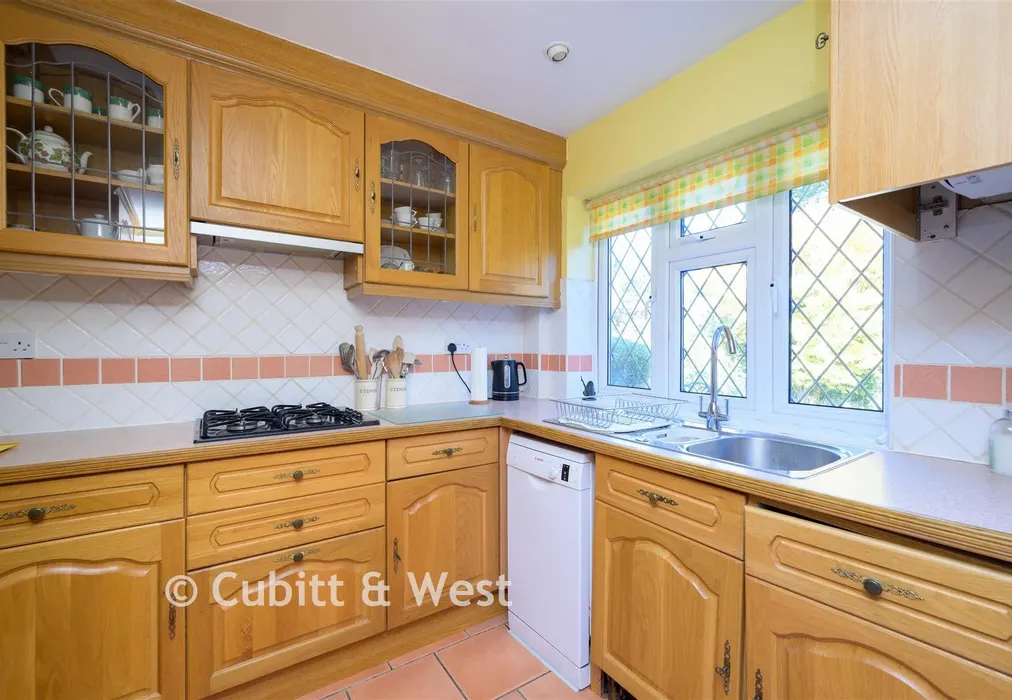 Kitchen - Epsom Lane South, Tadworth, Surrey - Wards of Kent