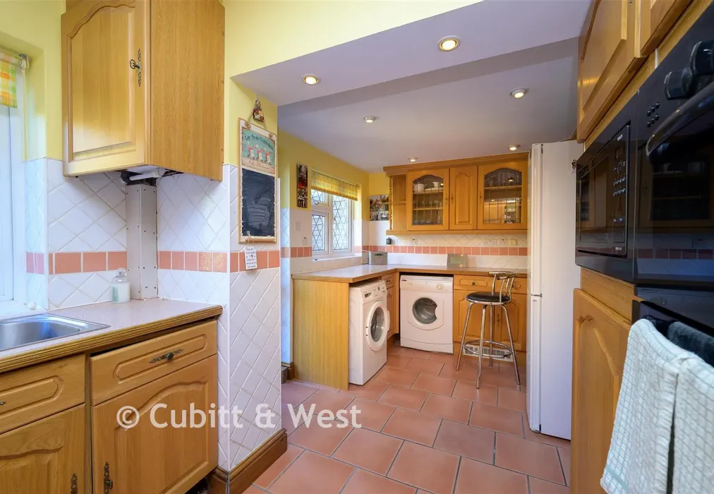 Kitchen - Epsom Lane South, Tadworth, Surrey - Wards of Kent